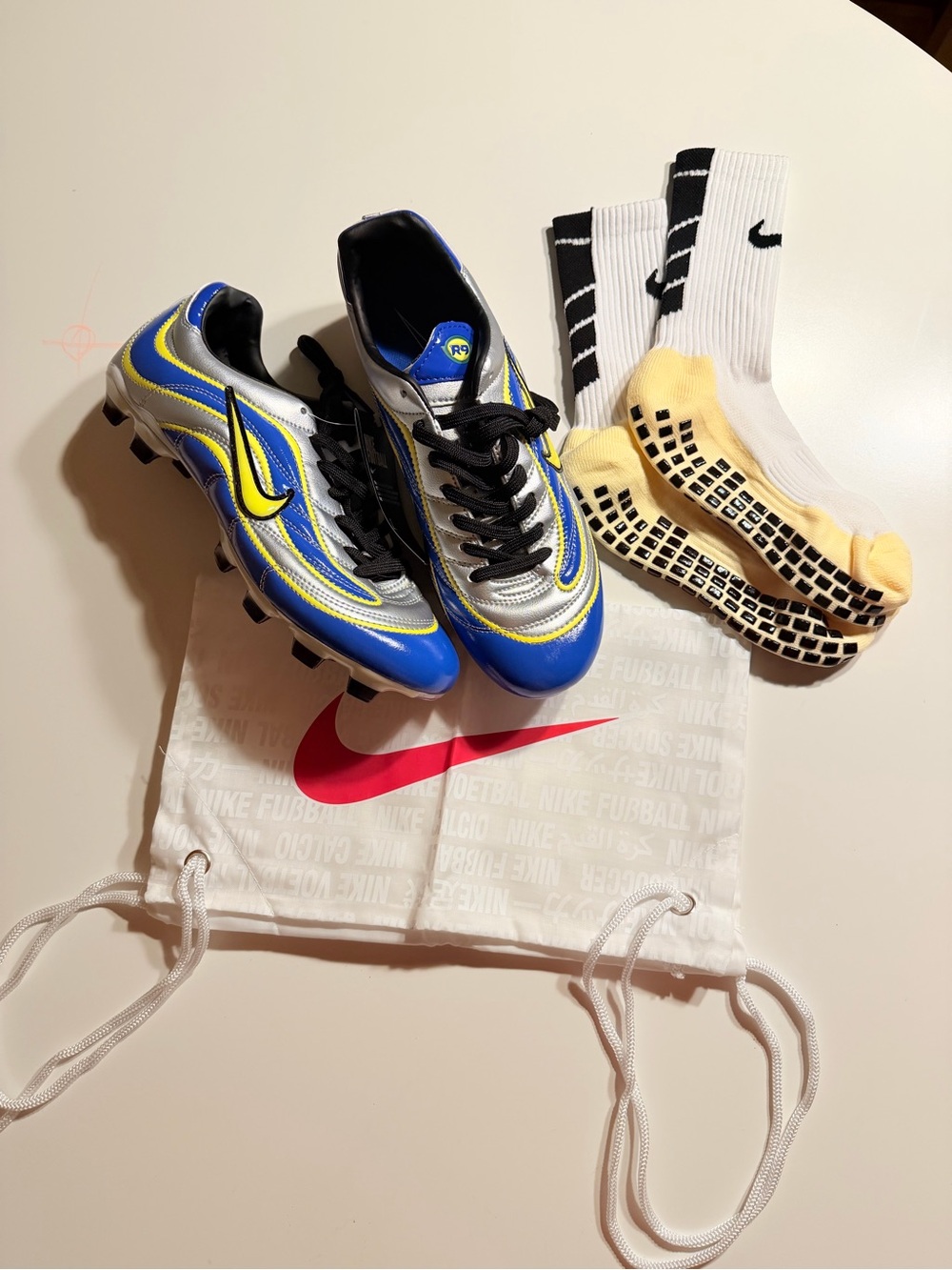 Brand NewNike Mercurial Vapor 9 Elite FG Blue, silver, and yellow Size 9